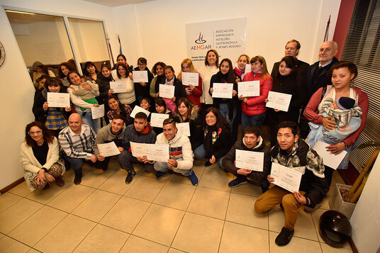 Imagen de HOTELEROS GASTRONÓMICOS ABREN SUS PUERTAS AL PRIMER EMPLEO POR LA EMERGENCIA SOCIAL. Imagen de HOTELEROS GASTRONÓMICOS ABREN SUS PUERTAS AL PRIMER EMPLEO POR LA EMERGENCIA SOCIAL.