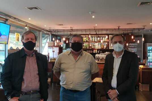 De izquierda a derecha: Carlos Mellano (AEHGAR), Oscar Vázquez (ARAV) y Sergio Giménez (BUREAU) De izquierda a derecha: Carlos Mellano (AEHGAR), Oscar Vázquez (ARAV) y Sergio Giménez (BUREAU)