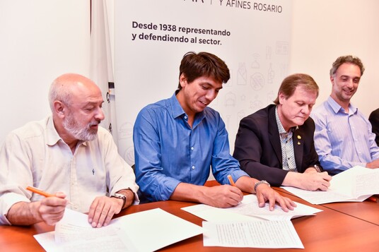 Imagen de AEHGAR firmó convenio con la Secretaría de Economía Social y la Secretaría de Turismo de Rosario. Imagen de AEHGAR firmó convenio con la Secretaría de Economía Social y la Secretaría de Turismo de Rosario.